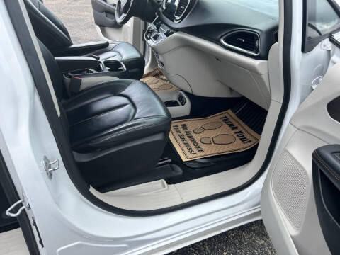 2017 Chrysler Pacifica Touring-L