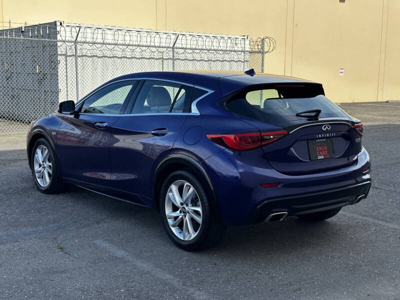 2017 Infiniti QX30 Luxury