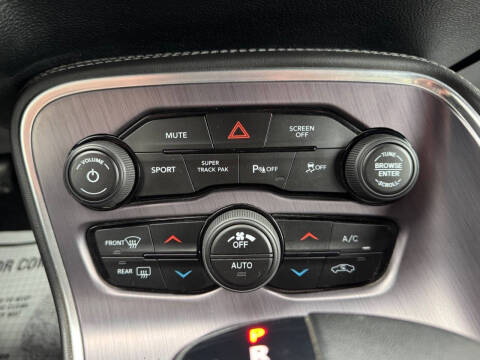 2017 Dodge Challenger 392 HEMI Scat Pack Shaker