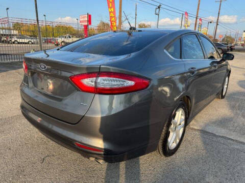 2014 Ford Fusion SE