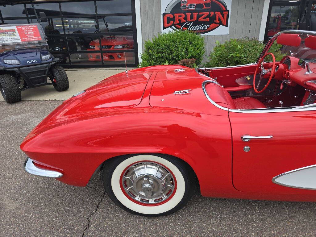 1961 Chevrolet Corvette 26