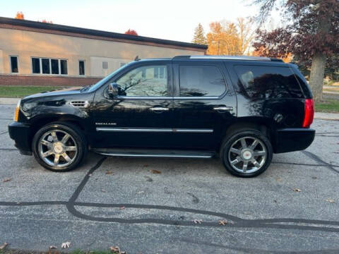 2013 Cadillac Escalade for sale at The Car Mart in Milford IN