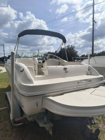 2001 Sea Ray 225 Weekender