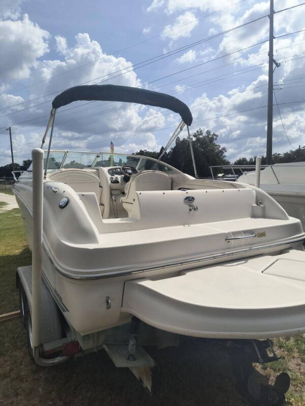 2001 Sea Ray 225 Weekender