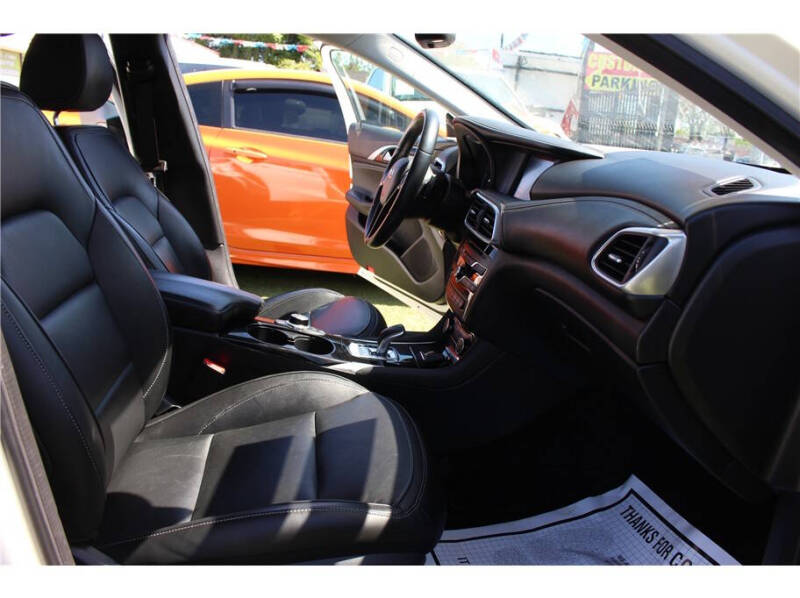 2018 Infiniti QX30 Essential
