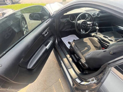 2017 Ford Mustang V6