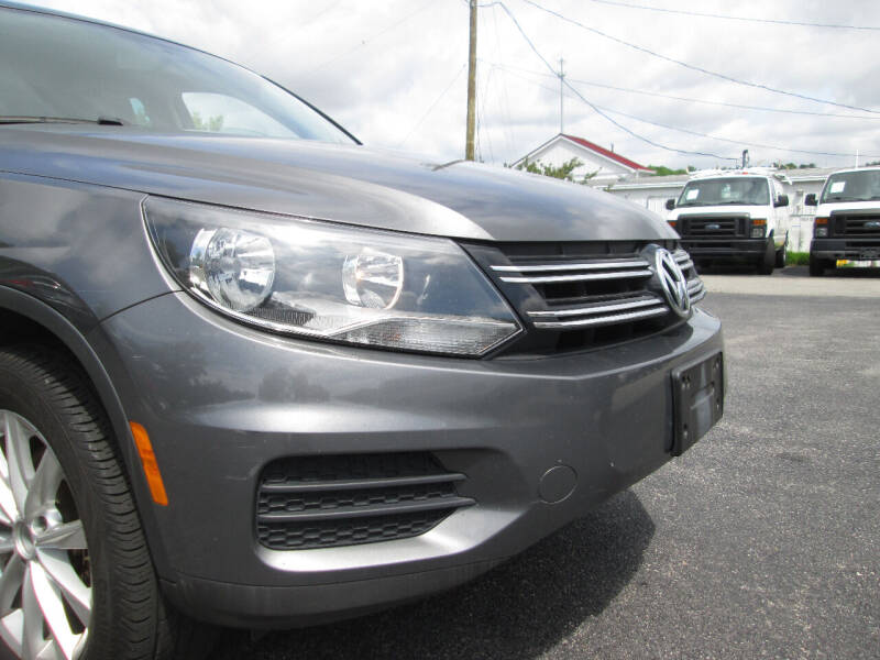 2015 Volkswagen Tiguan SE photo 2