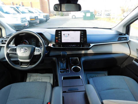 2021 Toyota Sienna LE 8-Passenger