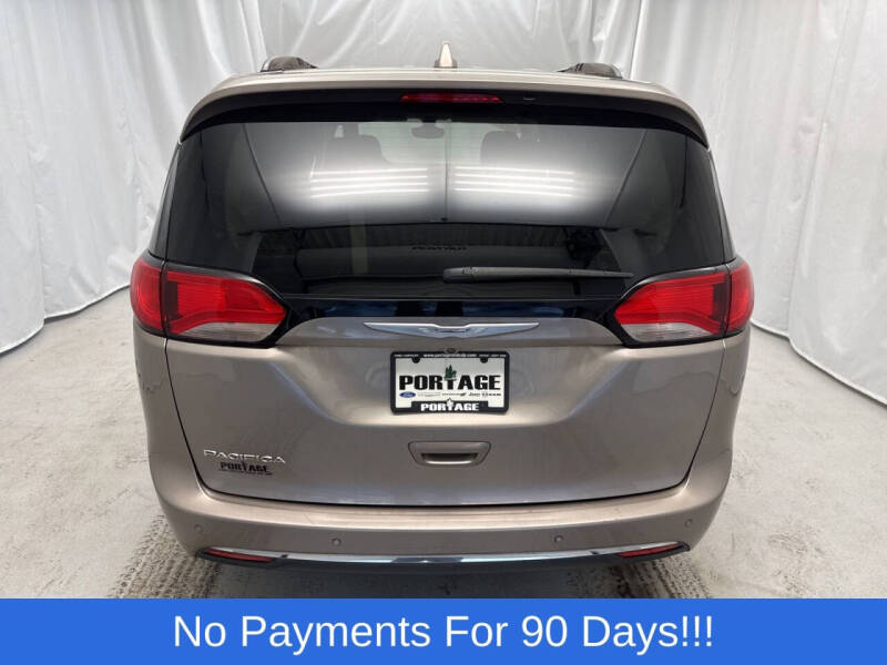 2017 Chrysler Pacifica Touring-L