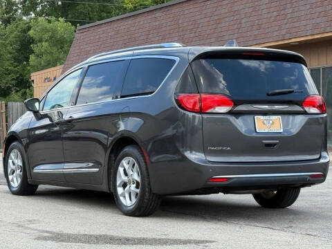 2017 Chrysler Pacifica Touring-L Plus