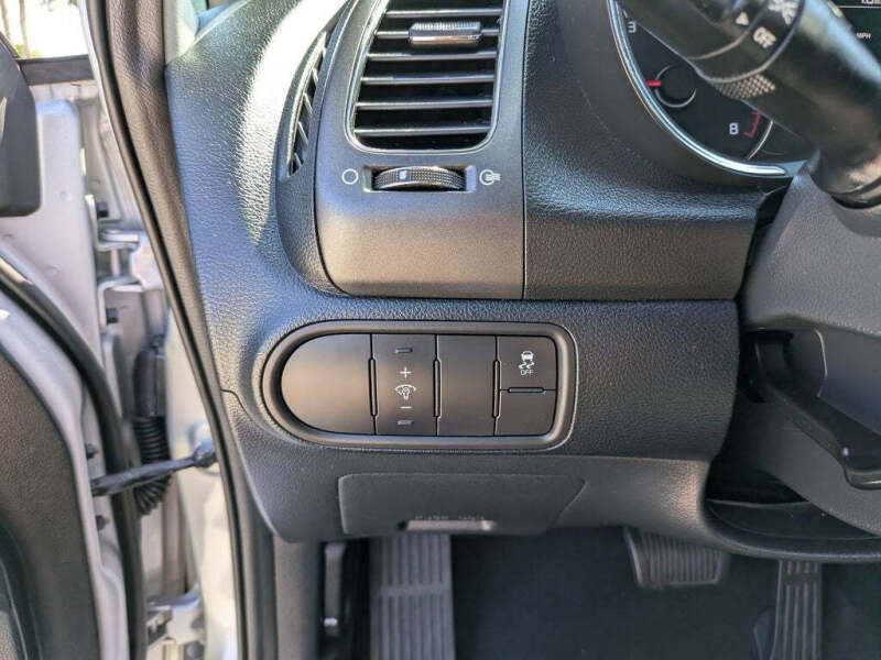 2017 Kia Forte5 LX