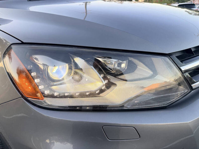 2014 Volkswagen Touareg V6 Sport