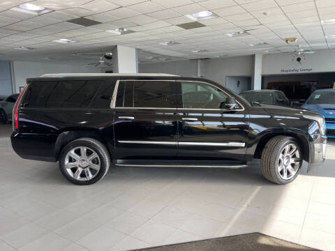 2018 Cadillac Escalade ESV Luxury