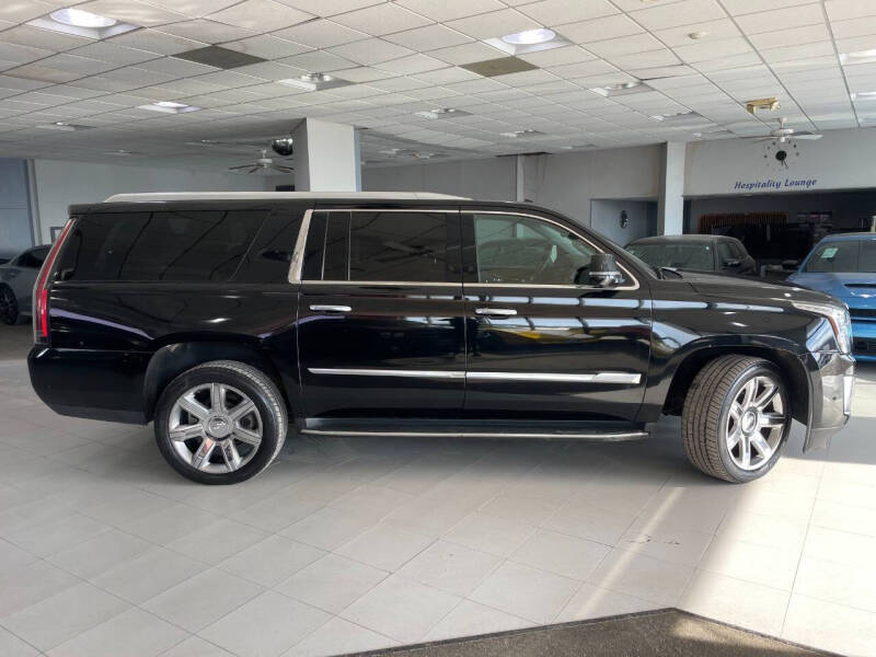 2018 Cadillac Escalade ESV Luxury