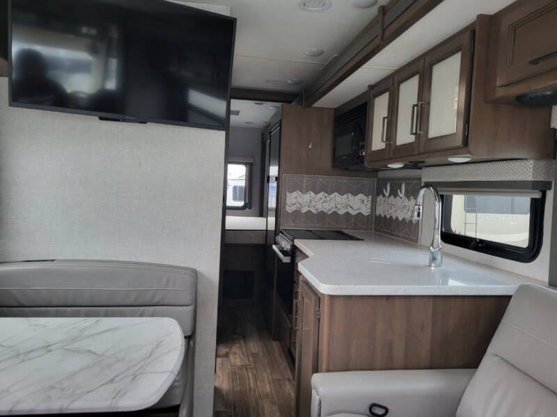 2022 Thor Motor Coach Hurricane 29M
