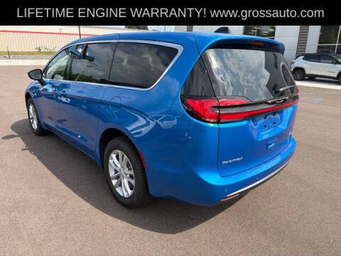 2027 Chrysler Pacifica Select