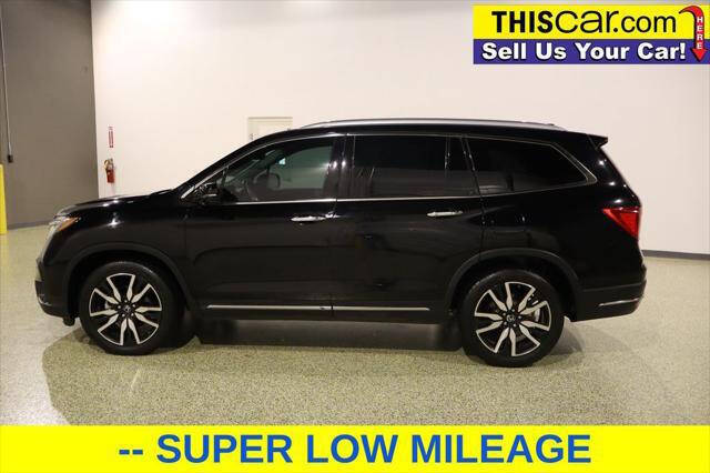 2019 Honda Pilot Touring w/Rear Captain's Chairs