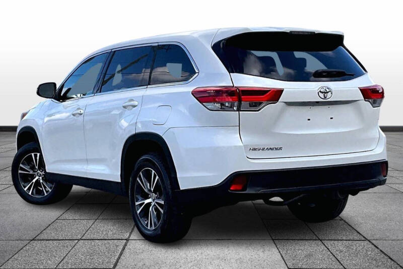 2019 Toyota Highlander LE