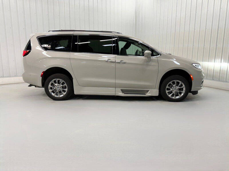 2021 Chrysler Pacifica Touring L