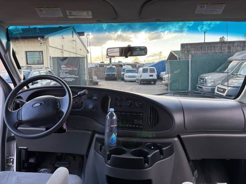 2006 Ford E-Series E-350 SD XLT