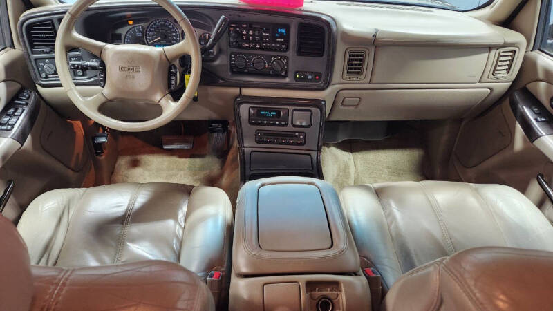 2002 GMC Yukon XL Denali