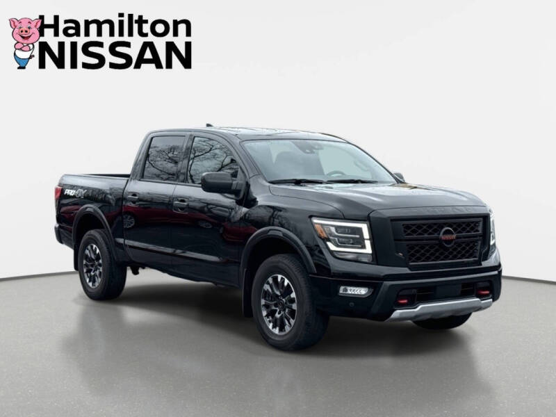 2022 Nissan Titan PRO-4X's photo