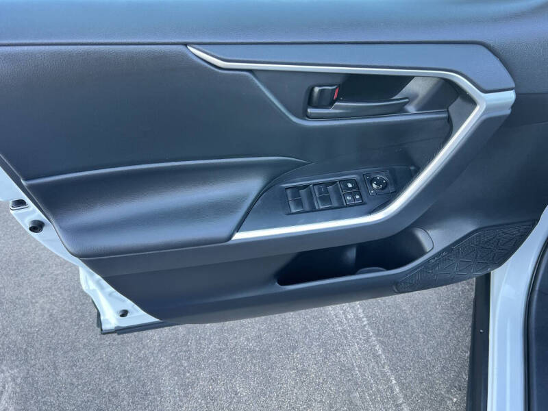 2019 Toyota RAV4 Hybrid LE