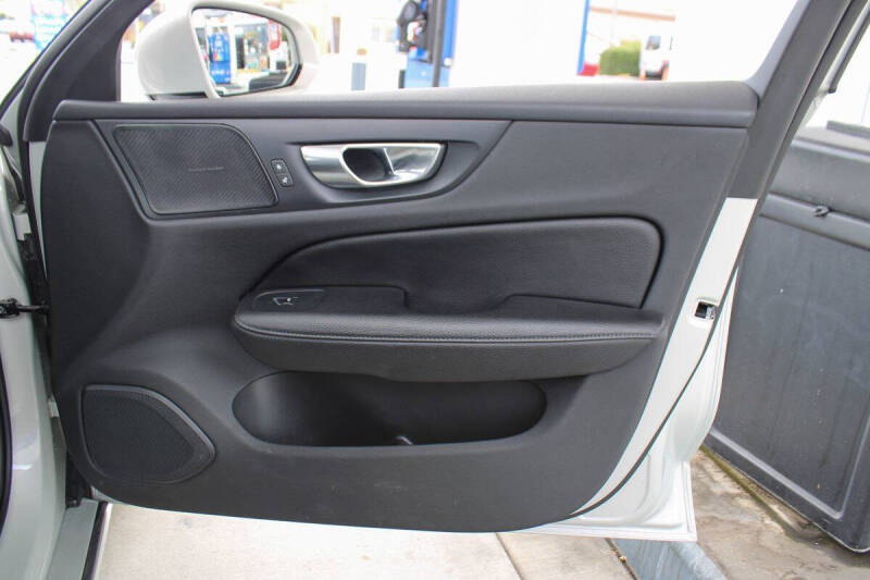 2020 Volvo V60 T5 Momentum