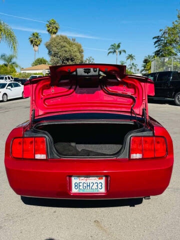 2007 Ford Mustang V6 Deluxe