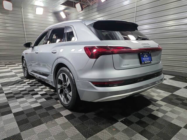 2022 Audi e-tron quattro Premium Plus