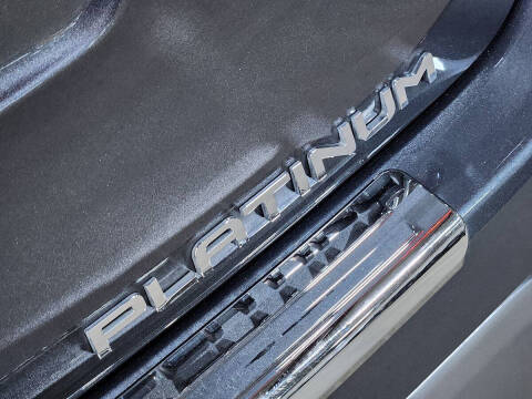 2022 Toyota Highlander Hybrid Platinum