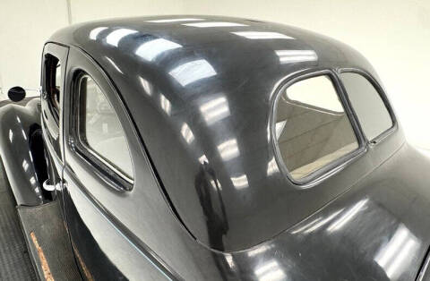 1937 Ford Deluxe