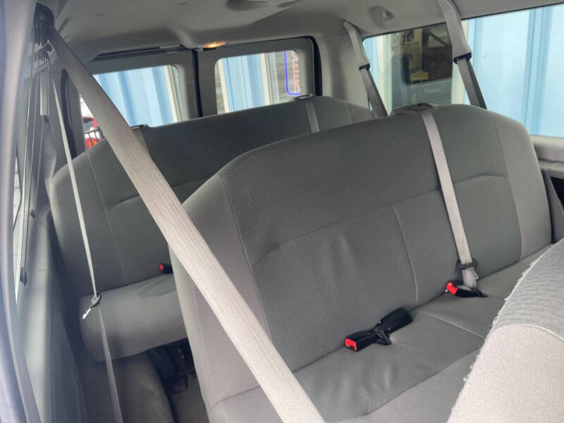 2011 Ford E-Series E-350 SD XLT