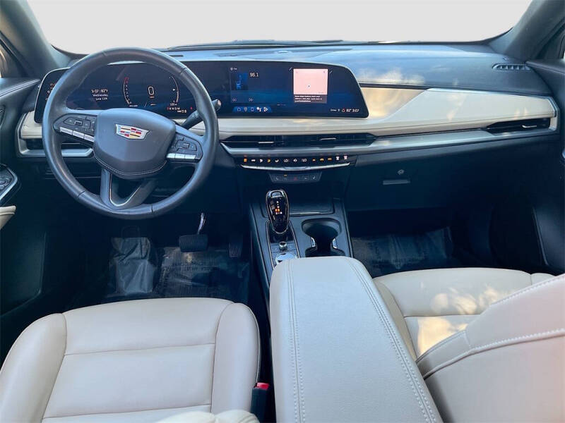 2024 Cadillac XT4 Luxury