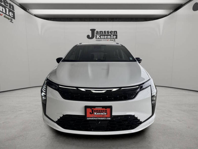 2027 Chrysler Pacifica Limited