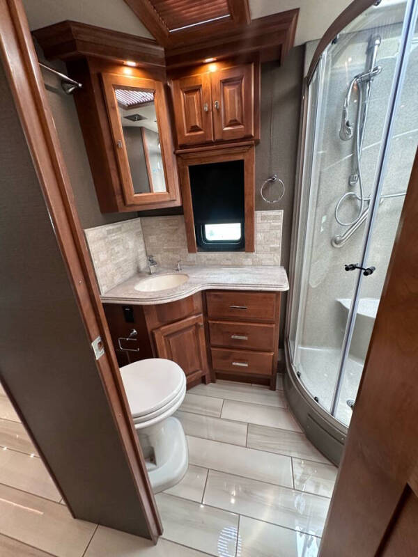 2019 Tiffin Phaeton 40qkh BUNK BEDS, King Bed