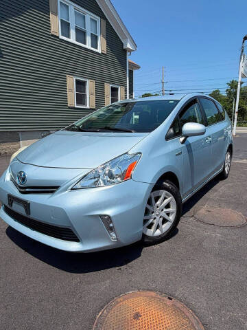 2014 Toyota Prius v Two