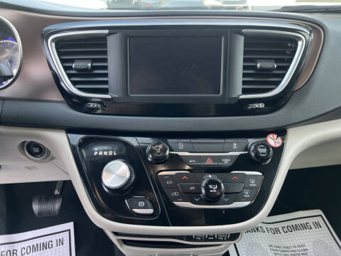 2023 Chrysler Voyager LX