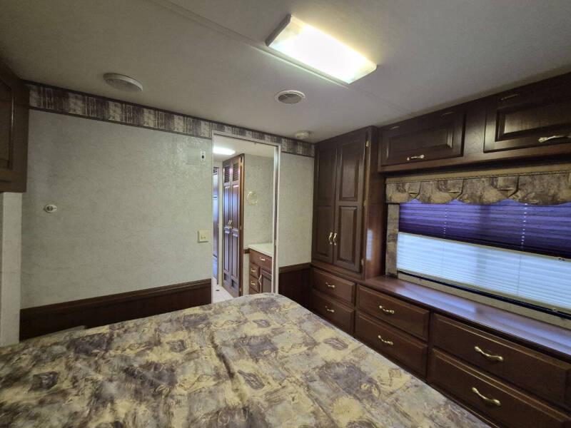 2002 Newmar Dutch Star 3852