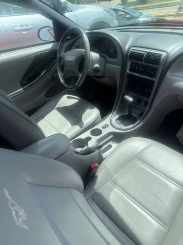 2004 Ford Mustang Deluxe