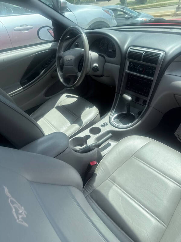 2004 Ford Mustang Deluxe