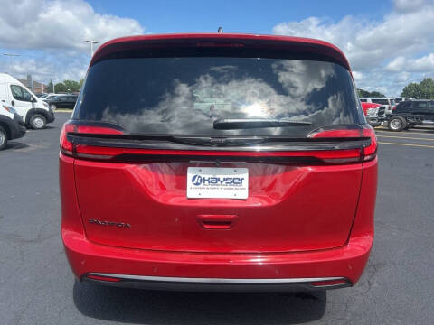2026 Chrysler Pacifica Select