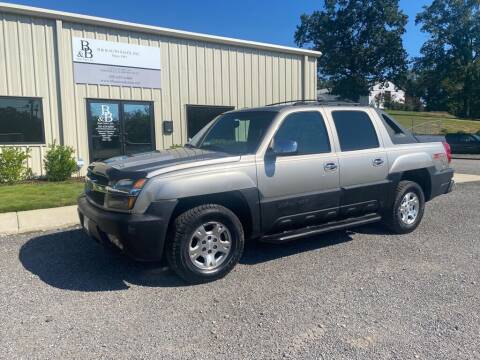 2003 Chevrolet Avalanche for sale at B & B AUTO SALES INC in Odenville AL