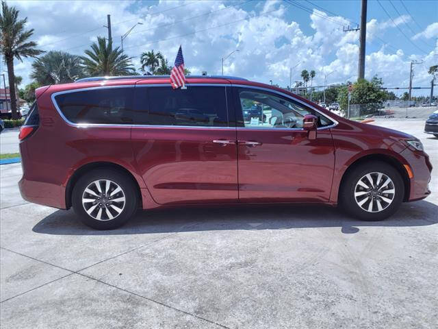 2021 CHRYSLER Pacifica Minivan - $22,397