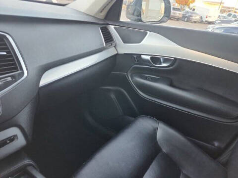 2016 Volvo XC90 T5 Momentum