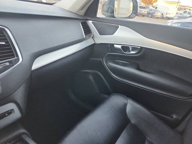 2016 Volvo XC90 T5 Momentum