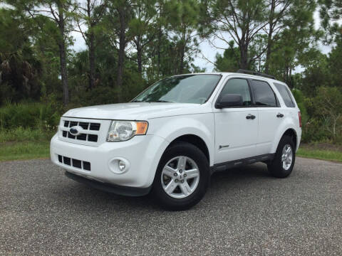 2009 Ford Escape Hybrid for sale at VICTORY LANE AUTO SALES in Port Richey FL
