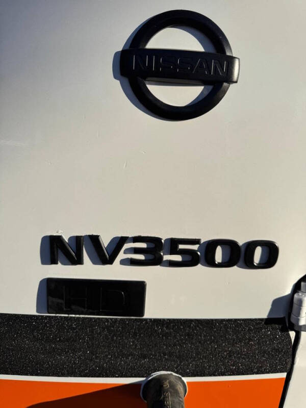 2015 Nissan NV Cargo S photo 5