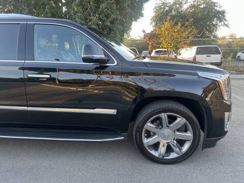 2016 Cadillac Escalade Luxury Collection