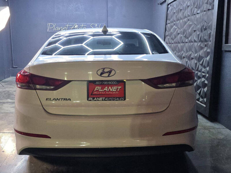 2017 Hyundai Elantra SE